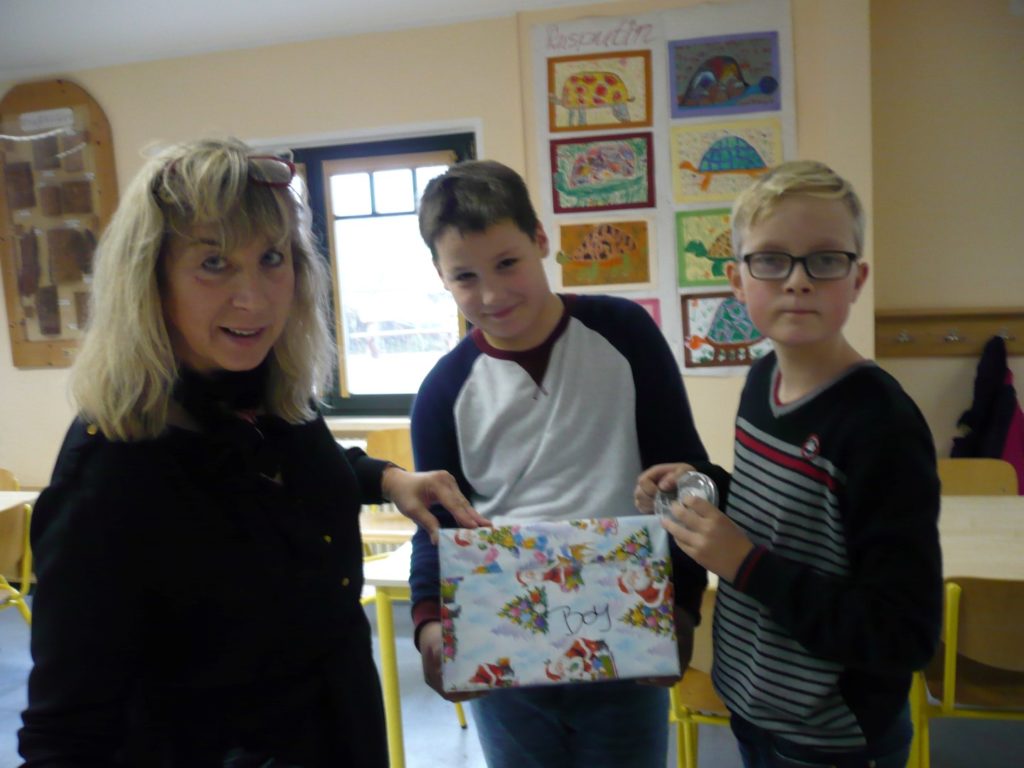 Weihnachtspäckchen 2016 - Vineta Grundschule Koserow